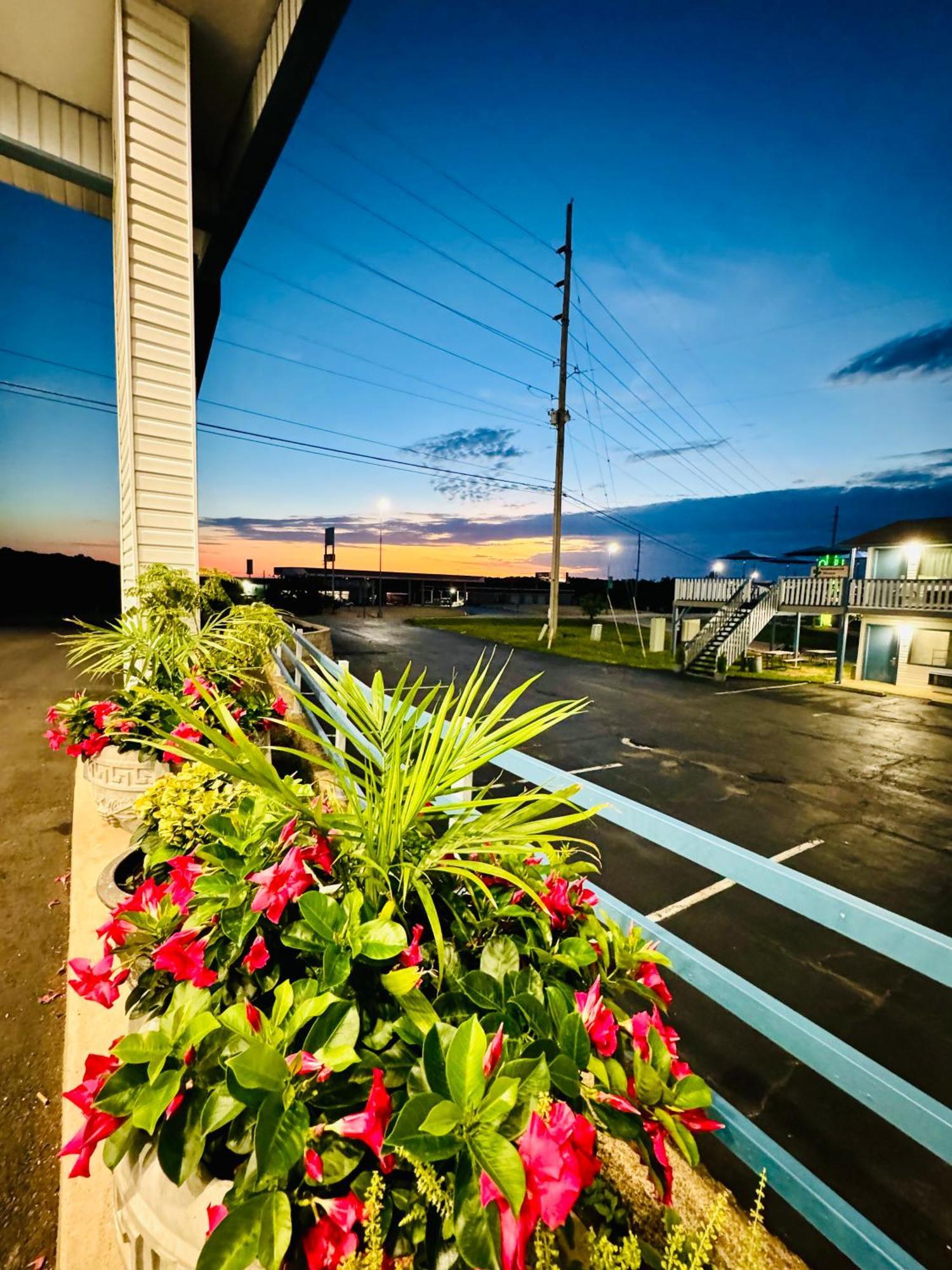 Ozark Inn And Suites Osage Beach Εξωτερικό φωτογραφία