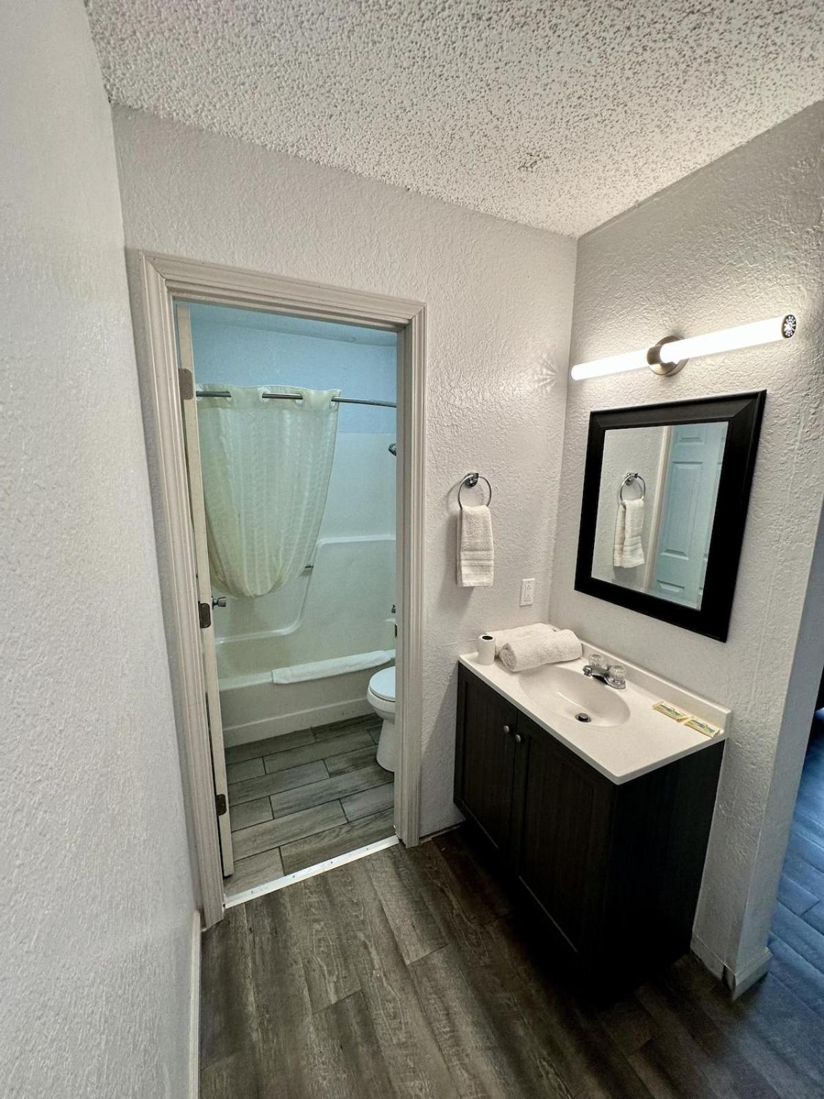 Ozark Inn And Suites Osage Beach Εξωτερικό φωτογραφία